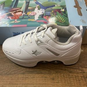 Deformation Rollar skating shoes